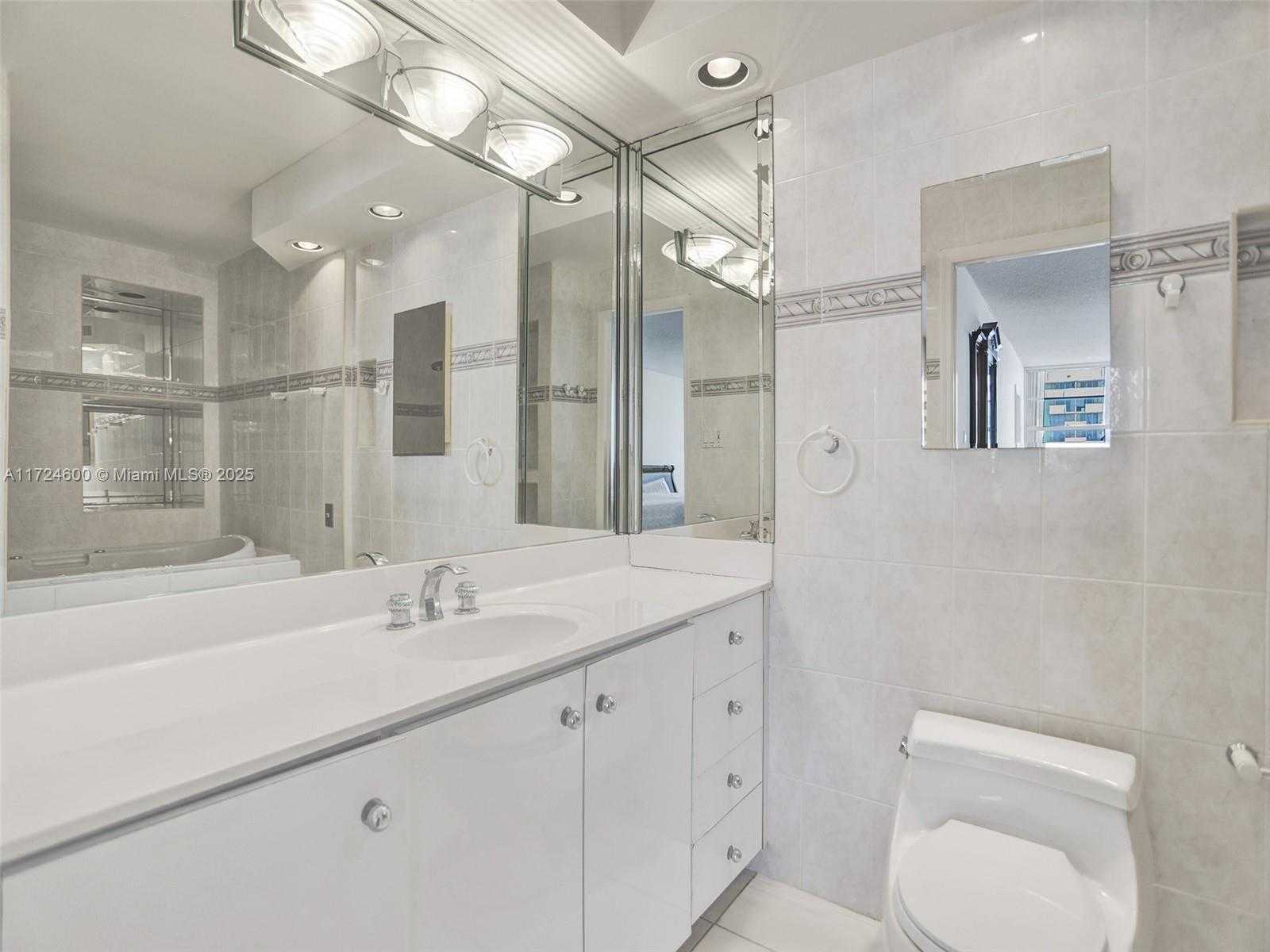 Small Image of 18071 BISCAYNE BLVD #1701, Aventura Number 29