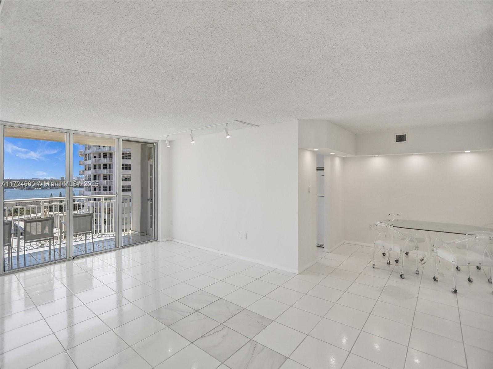 Small Image of 18071 BISCAYNE BLVD #1701, Aventura Number 3