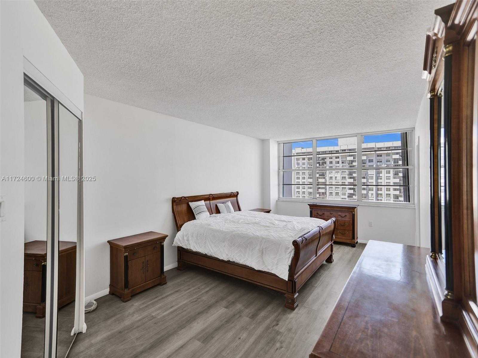 Small Image of 18071 BISCAYNE BLVD #1701, Aventura Number 31