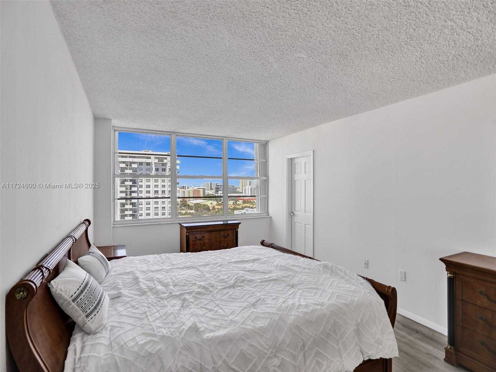 Small Image of 18071 BISCAYNE BLVD #1701, Aventura Number 32