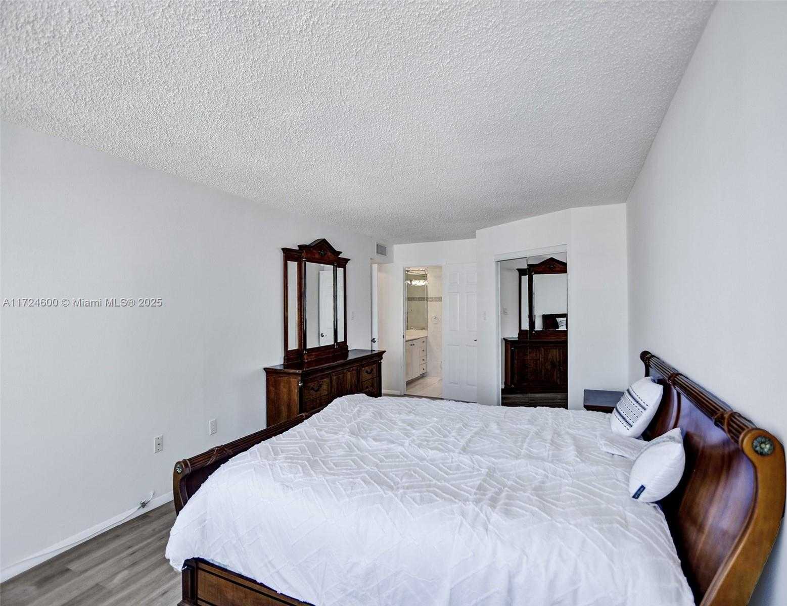 Small Image of 18071 BISCAYNE BLVD #1701, Aventura Number 33