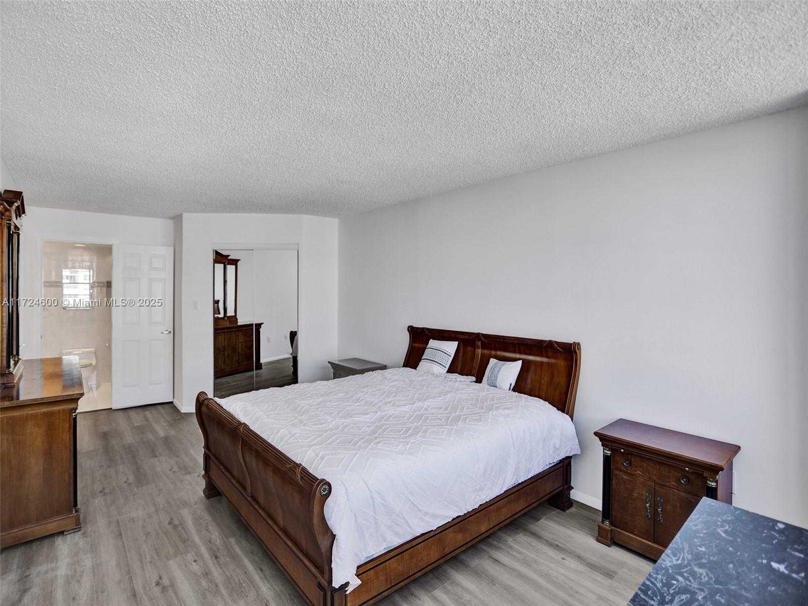 Small Image of 18071 BISCAYNE BLVD #1701, Aventura Number 34
