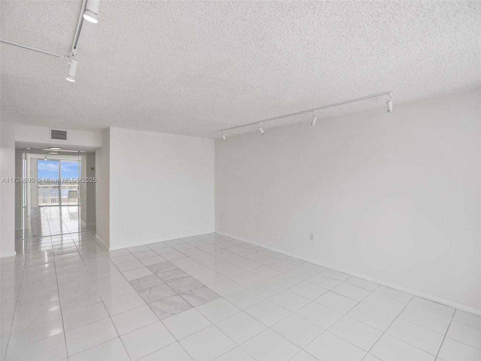 Small Image of 18071 BISCAYNE BLVD #1701, Aventura Number 5