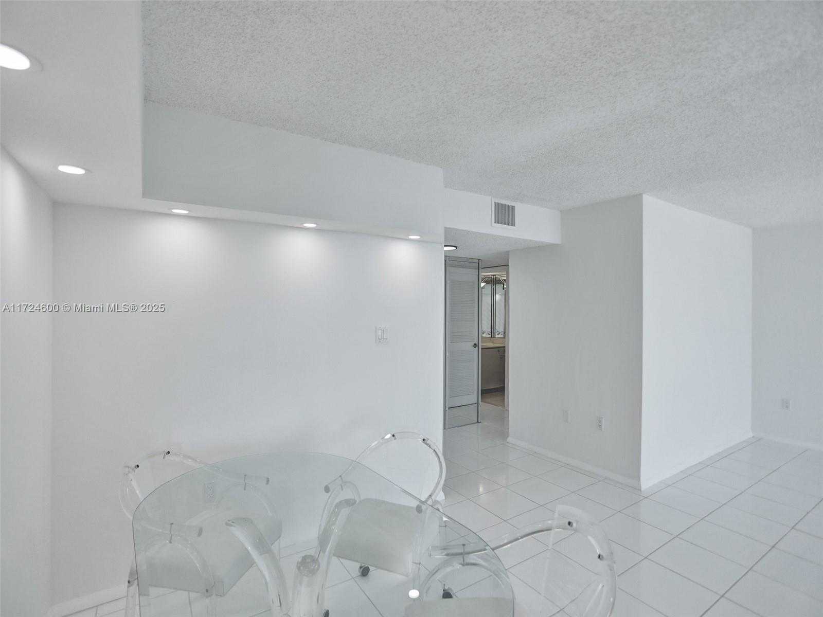 Small Image of 18071 BISCAYNE BLVD #1701, Aventura Number 7