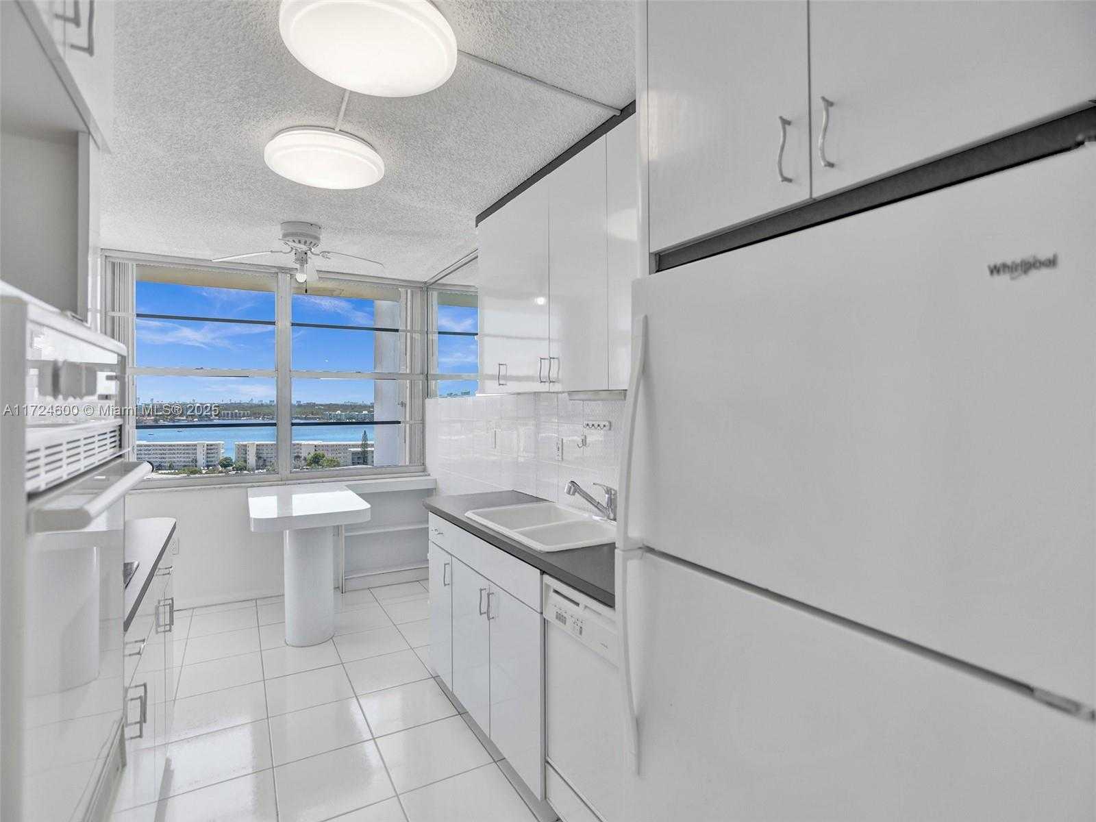 Small Image of 18071 BISCAYNE BLVD #1701, Aventura Number 9
