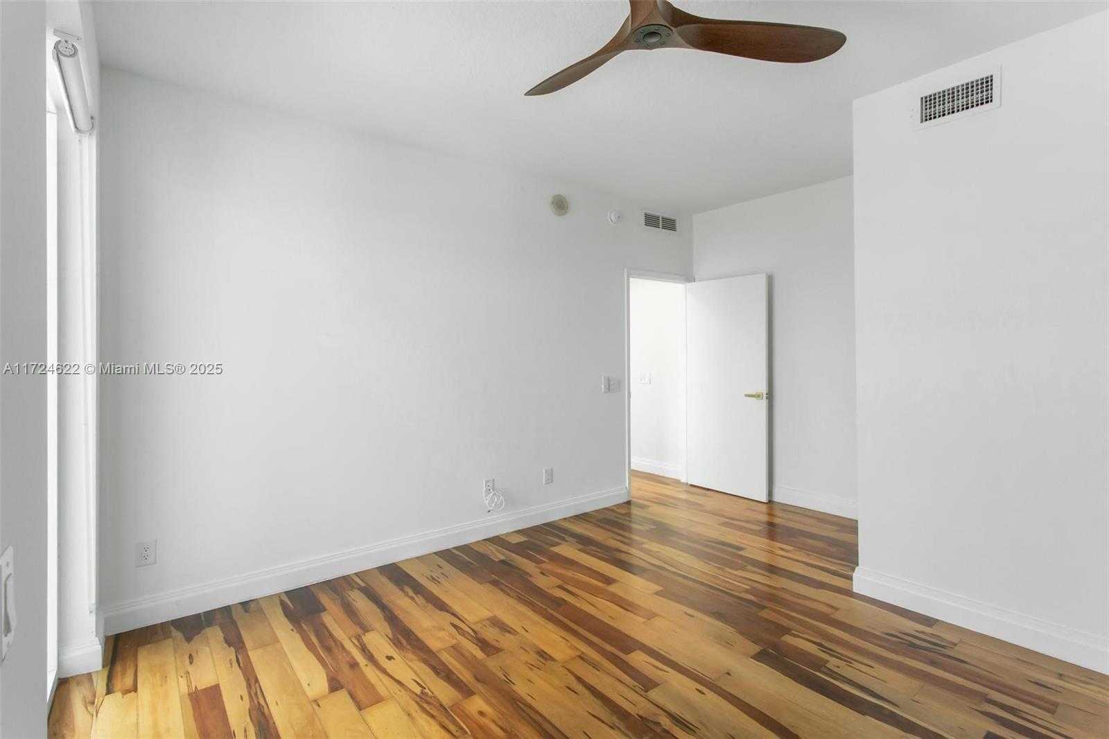Small Image of 60 SOUTH WEST 13TH ST #4413, Miami Number 18