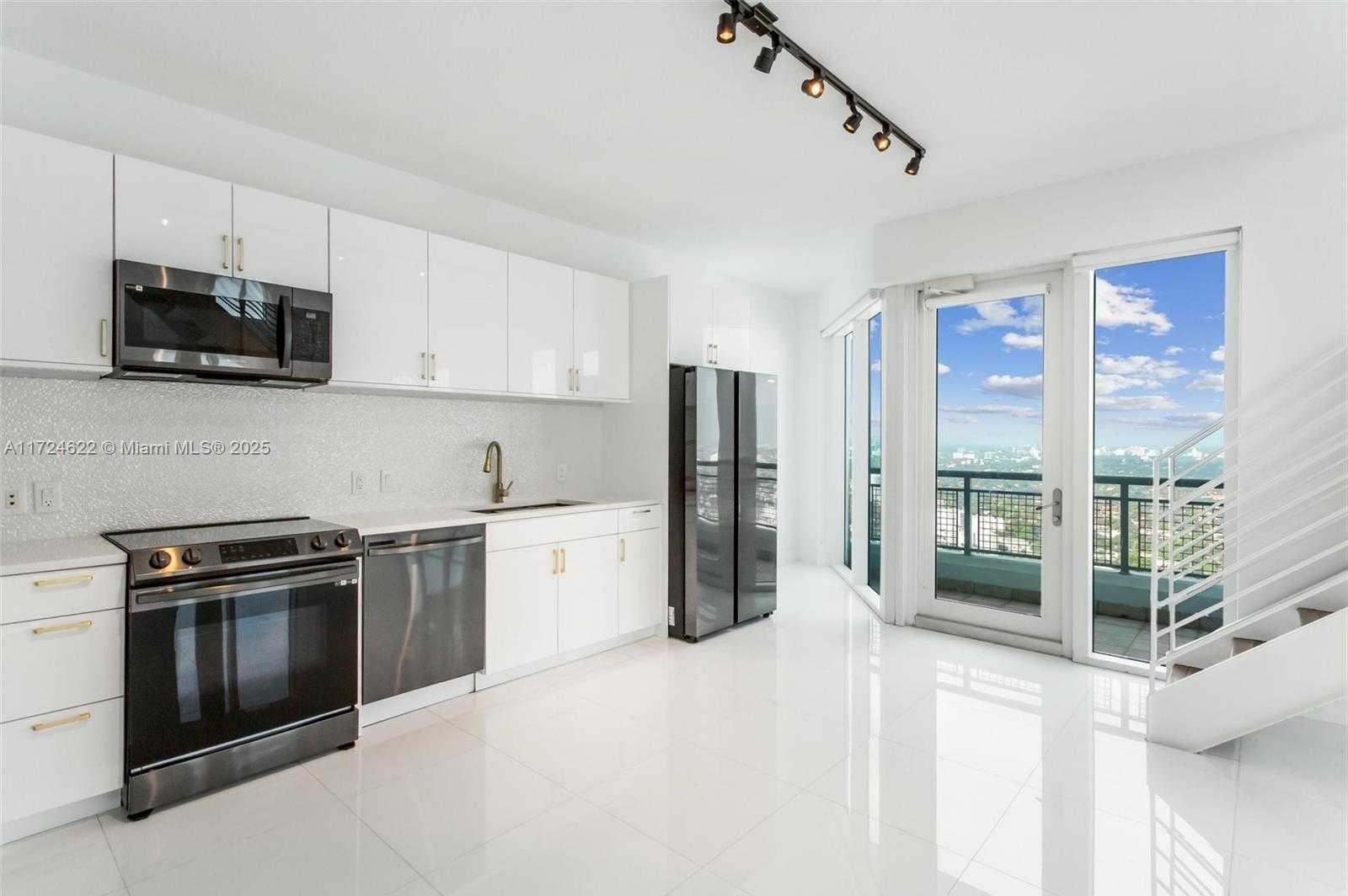Small Image of 60 SOUTH WEST 13TH ST #4413, Miami Number 3