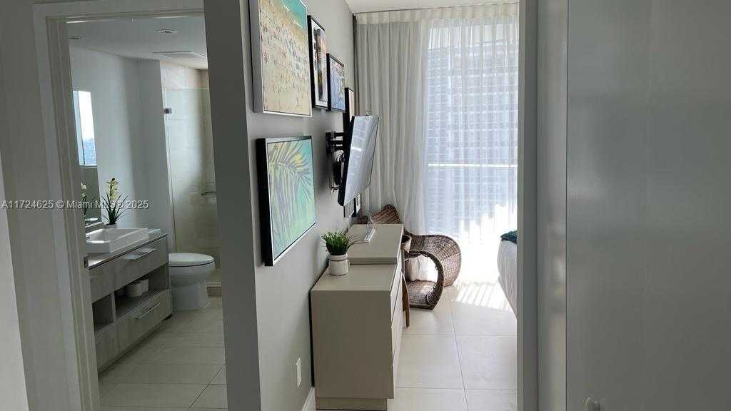 Small Image of 4111 SOUTH OCEAN DR #3511, Hollywood Number 9