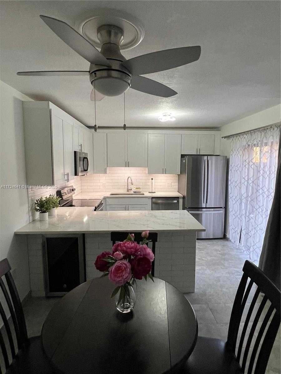 Small Image of 4081 FOREST HILL DR #4081, Cooper City Number 6