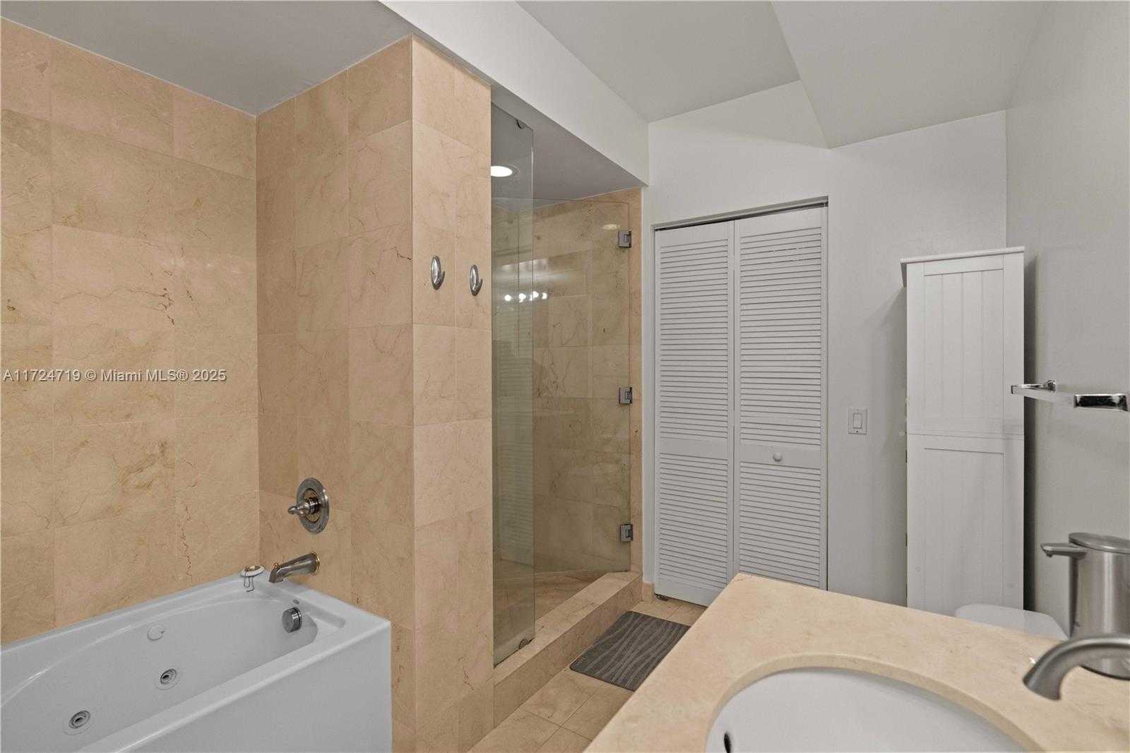 Small Image of 6365 COLLINS AVE #1909, Miami Beach Number 5