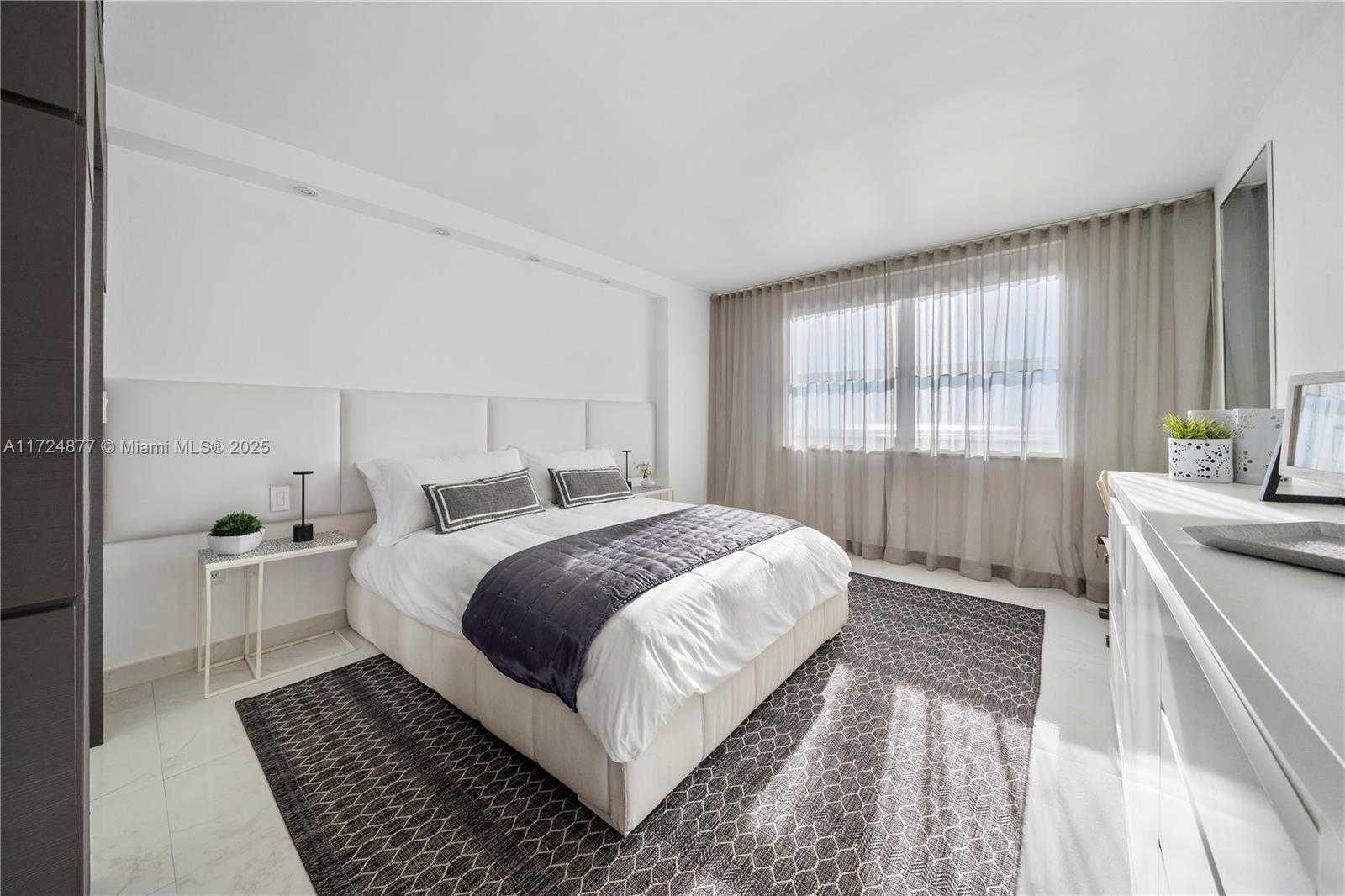 Small Image of 90 ALTON RD #3010, Miami Beach Number 16