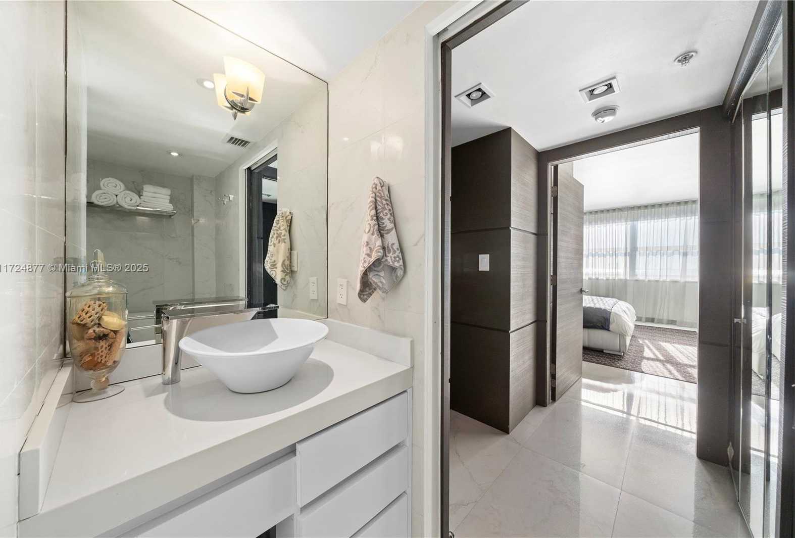 Small Image of 90 ALTON RD #3010, Miami Beach Number 18