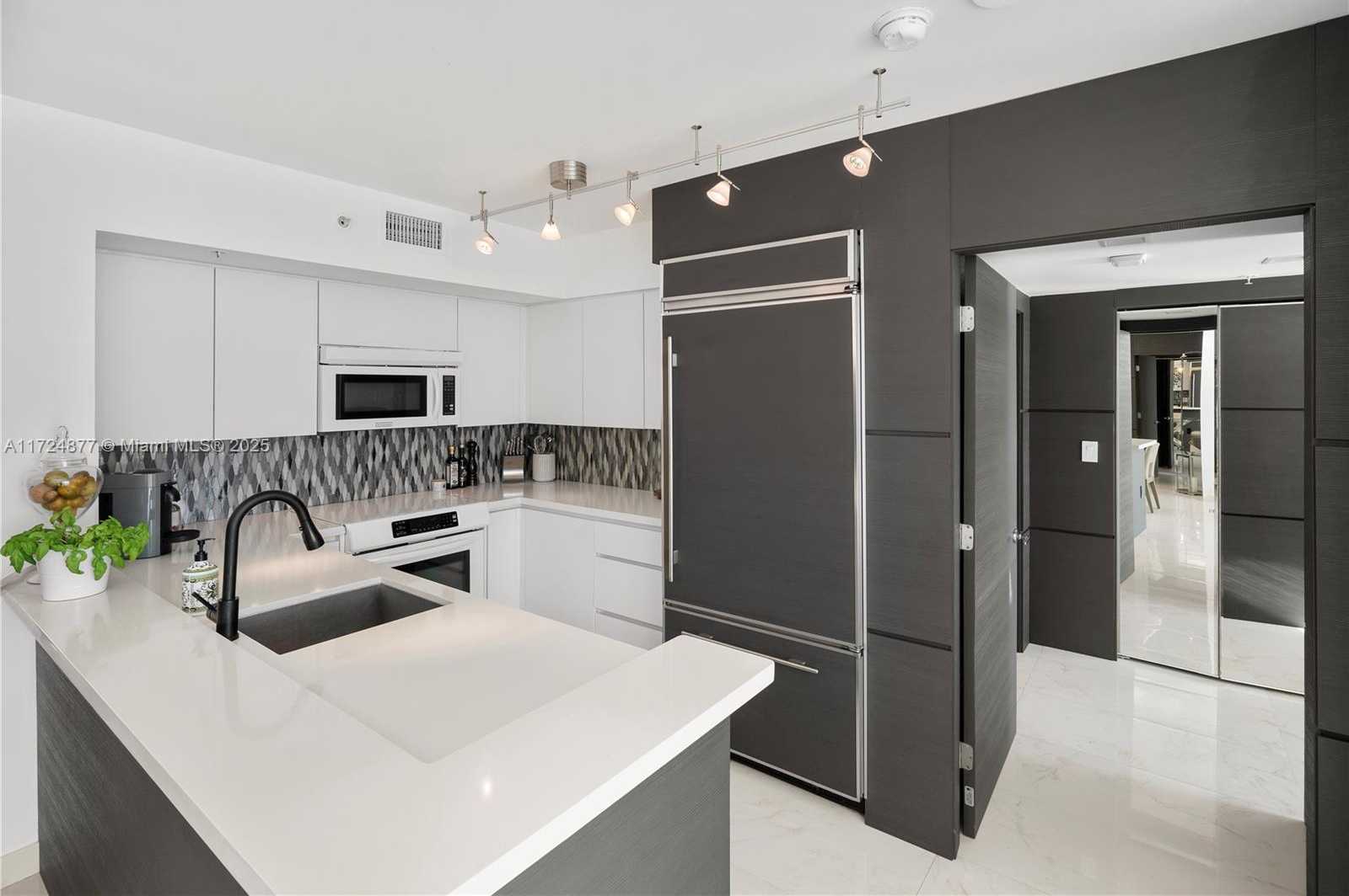 Small Image of 90 ALTON RD #3010, Miami Beach Number 8