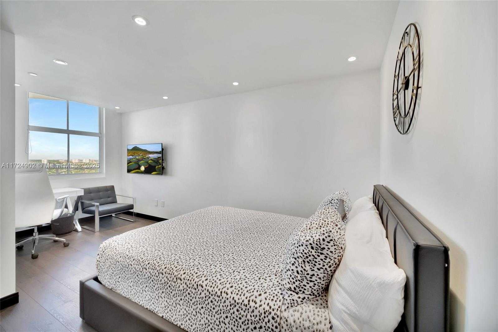 Small Image of 9751 EAST BAY HARBOR DRIVE #PHSB-1604, Bay Harbor Islands Number 33