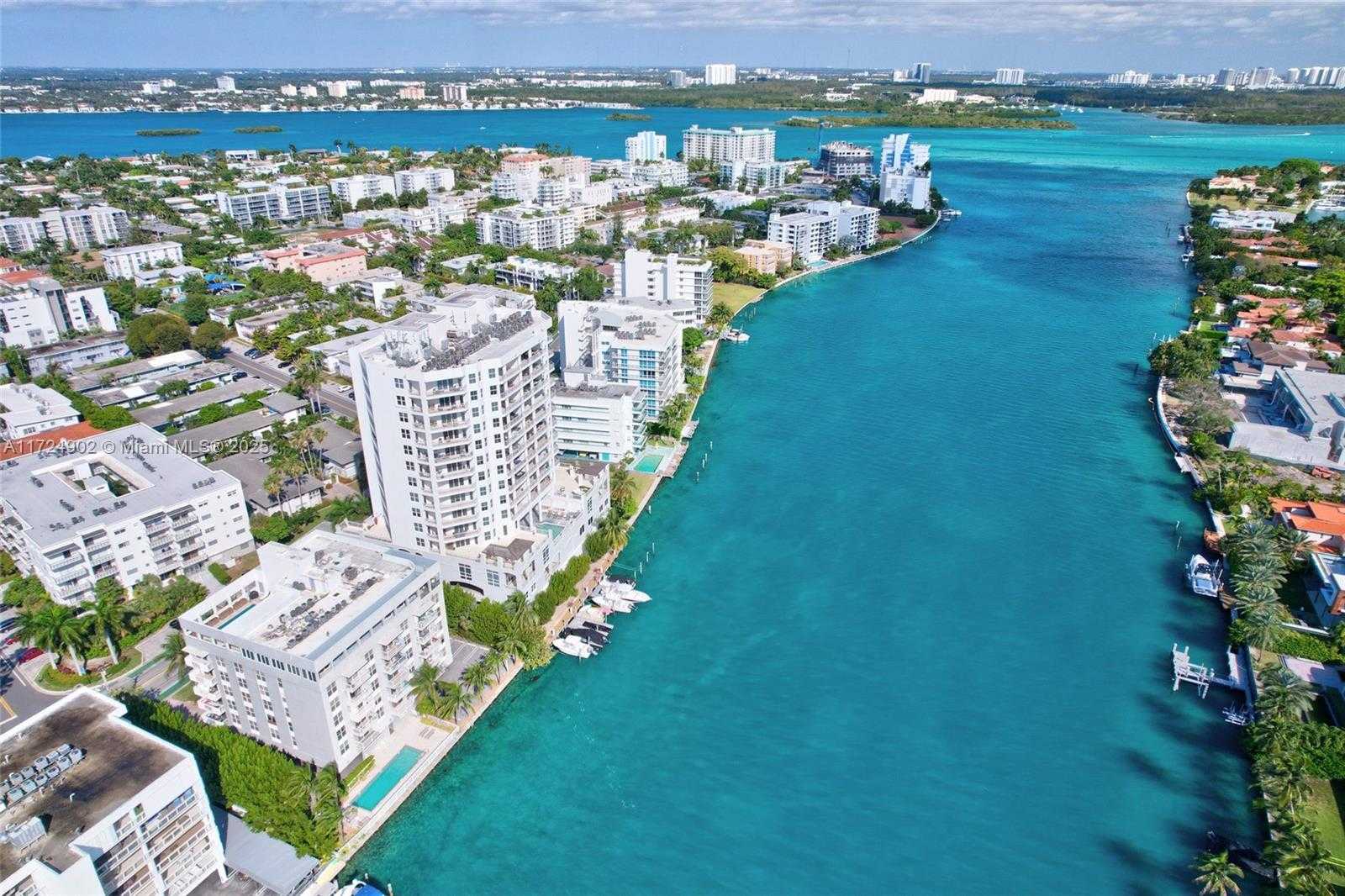 Small Image of 9751 EAST BAY HARBOR DRIVE #PHSB-1604, Bay Harbor Islands Number 40
