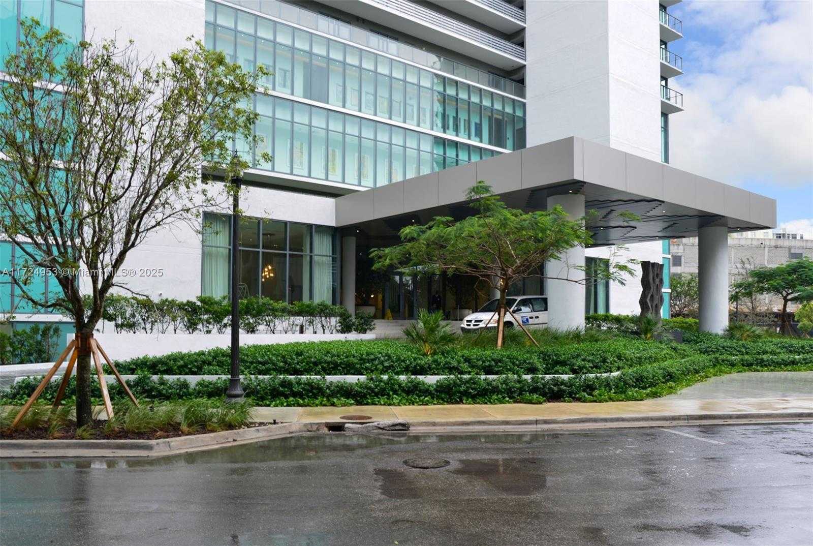 Small Image of 650 NORTH EAST 32 ST #2703, Miami Number 38