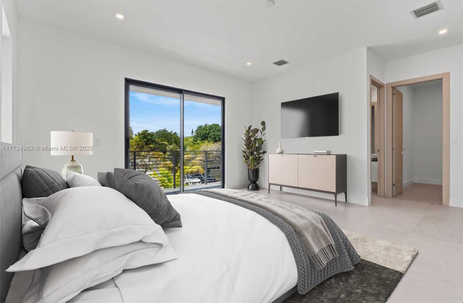 Small Image of 724 SOUTH WEST 8TH WAY #724, Fort Lauderdale Number 40