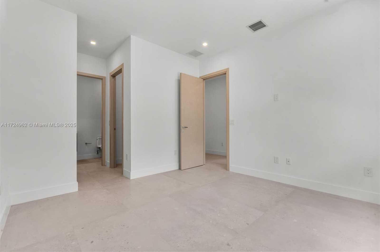 Small Image of 724 SOUTH WEST 8TH WAY #724, Fort Lauderdale Number 50