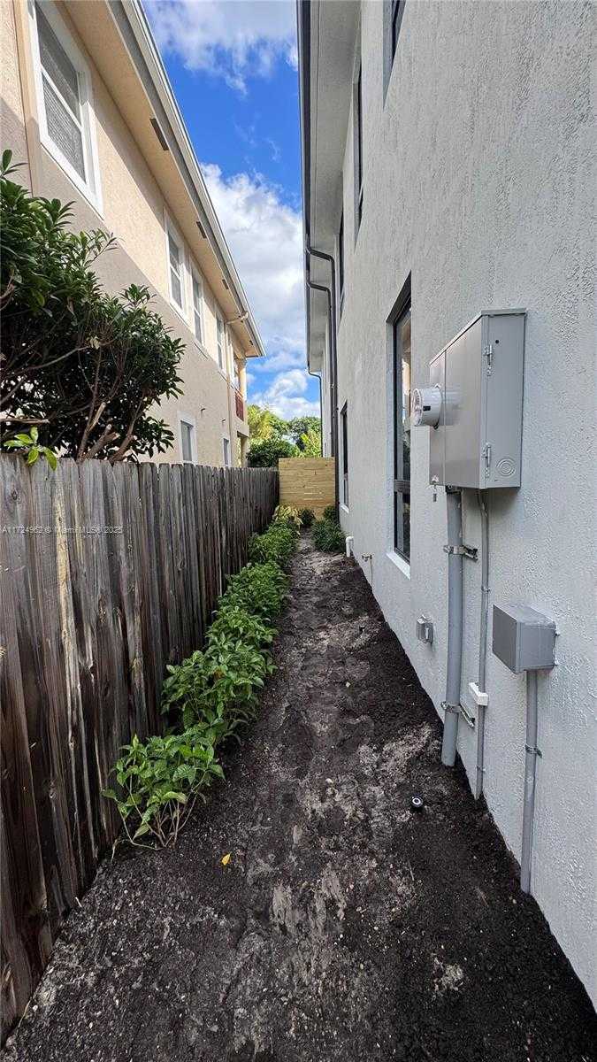 Small Image of 724 SOUTH WEST 8TH WAY #724, Fort Lauderdale Number 81