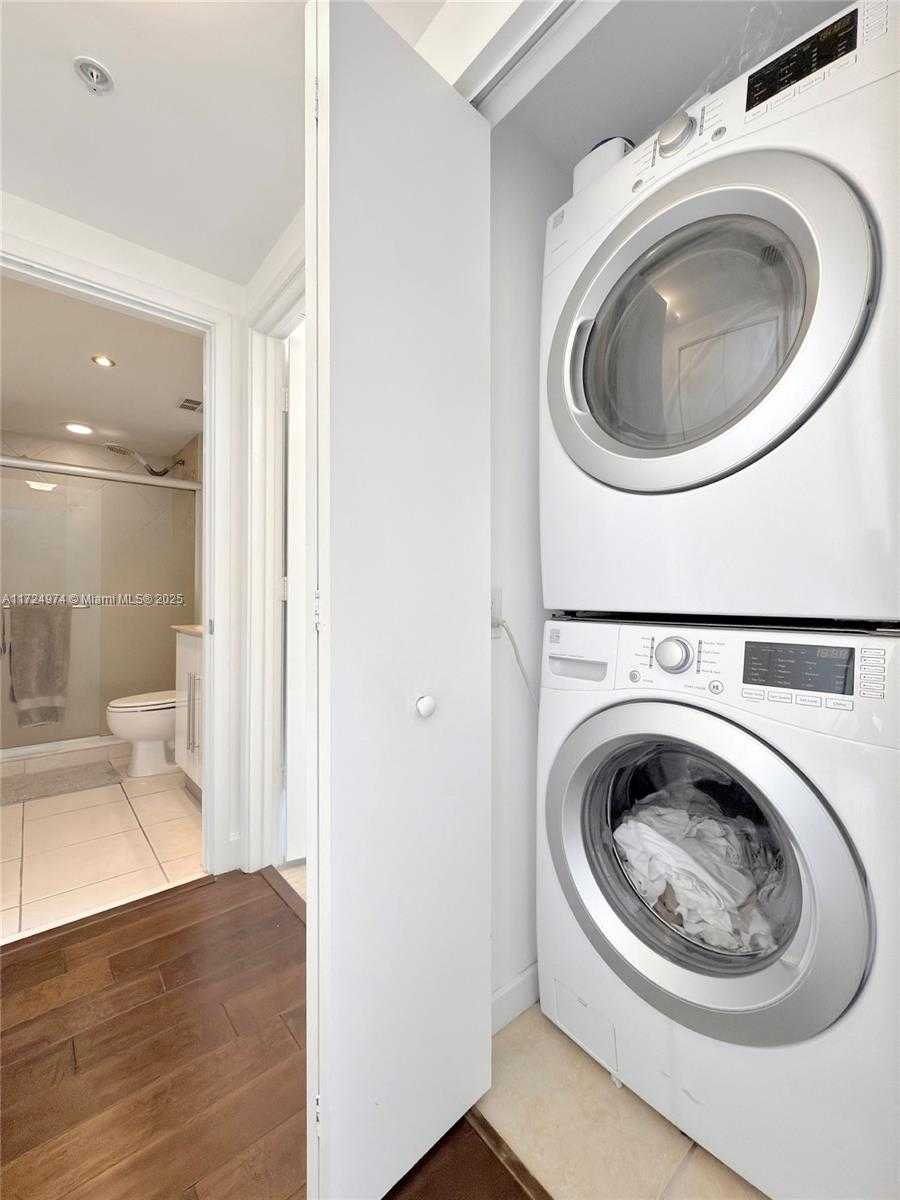Small Image of 335 SOUTH BISCAYNE BLVD #2905, Miami Number 15