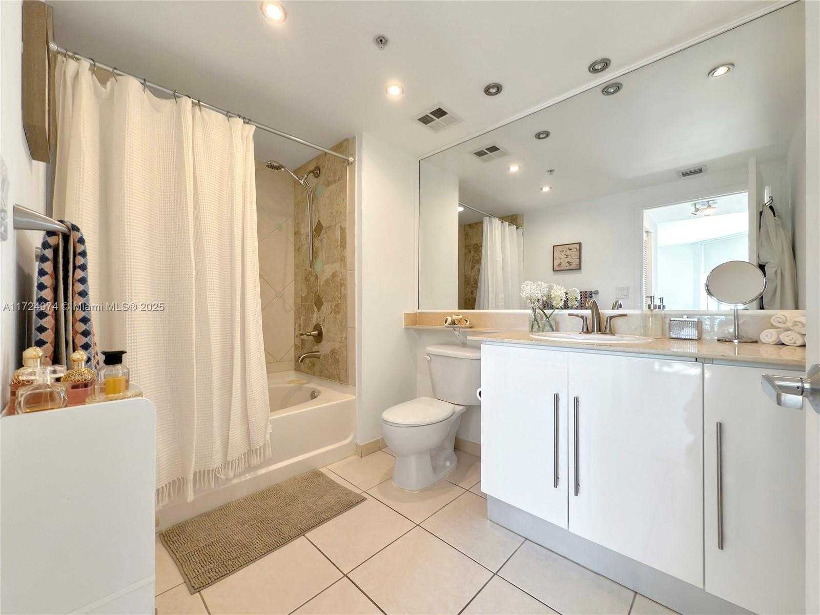 Small Image of 335 SOUTH BISCAYNE BLVD #2905, Miami Number 17