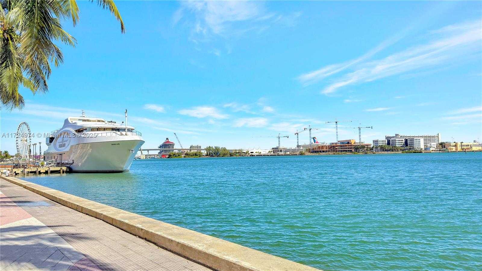 Small Image of 335 SOUTH BISCAYNE BLVD #2905, Miami Number 21