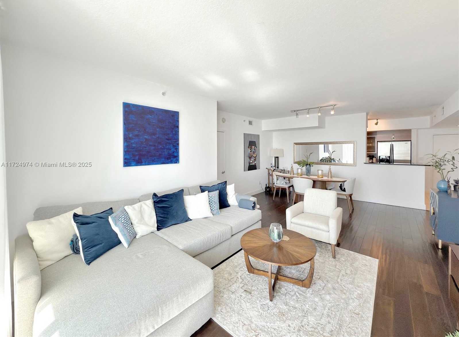 Small Image of 335 SOUTH BISCAYNE BLVD #2905, Miami Number 3