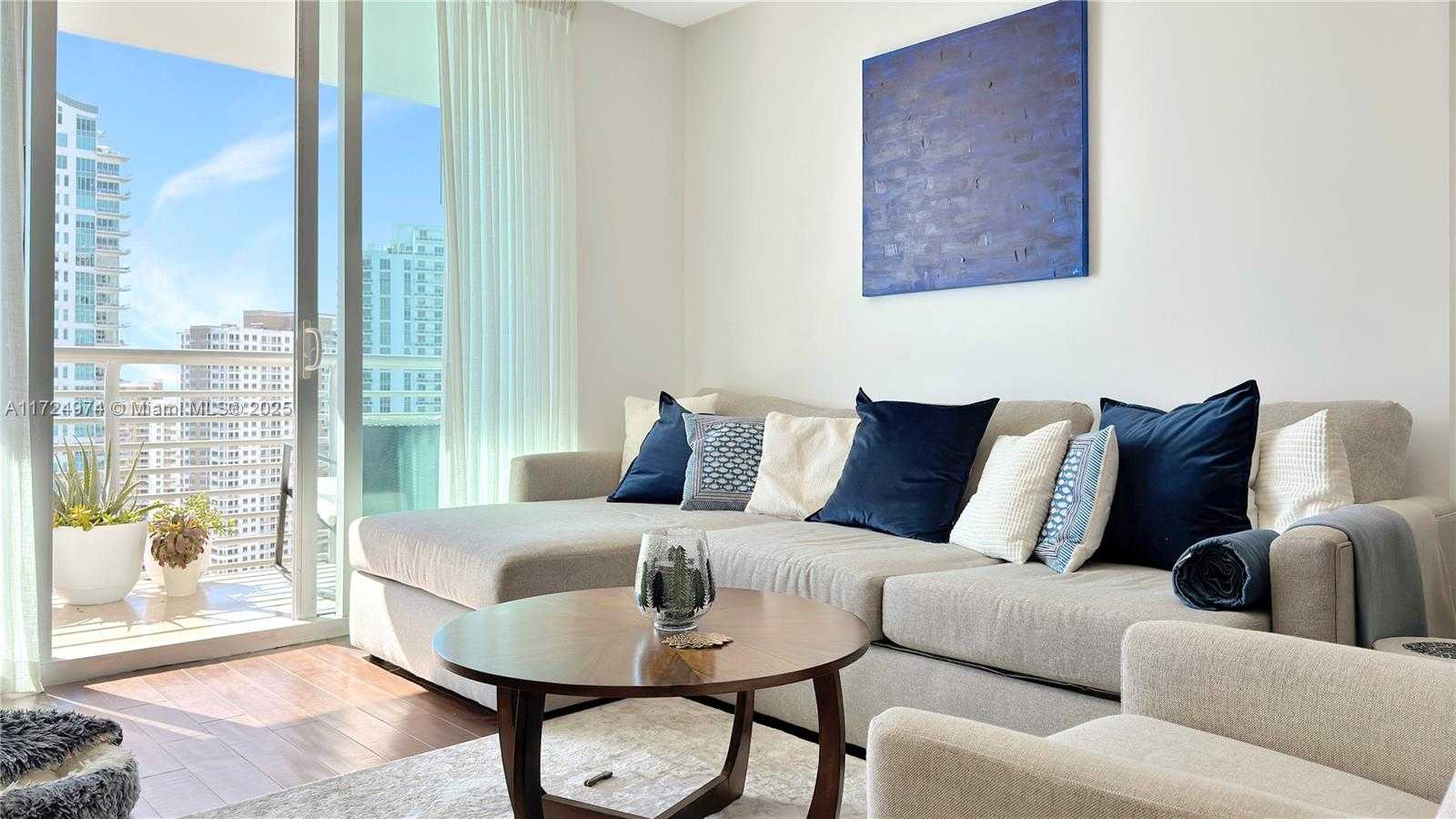 Small Image of 335 SOUTH BISCAYNE BLVD #2905, Miami Number 4