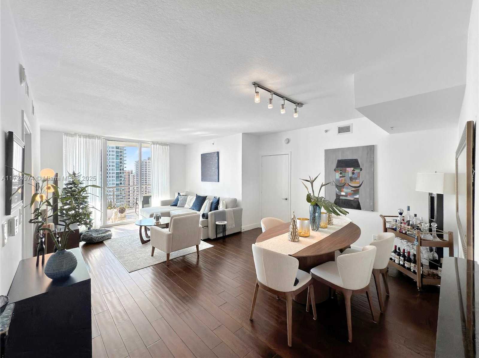 Small Image of 335 SOUTH BISCAYNE BLVD #2905, Miami Number 5