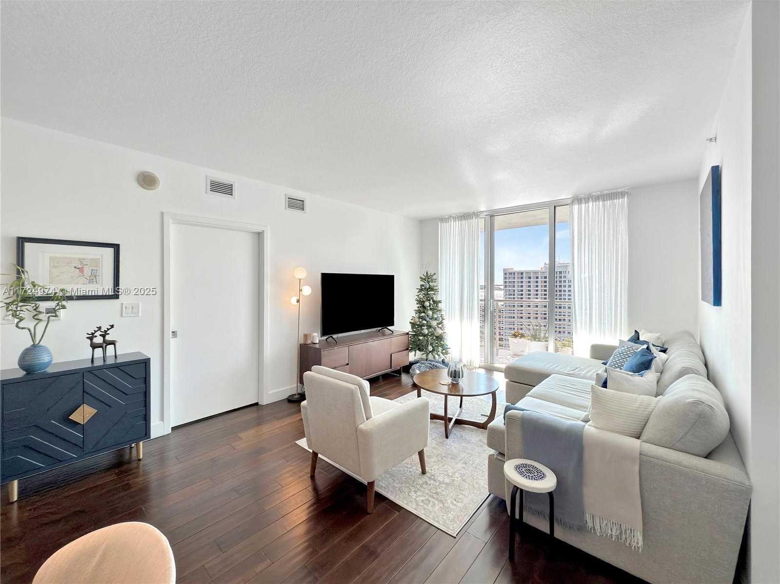 Small Image of 335 SOUTH BISCAYNE BLVD #2905, Miami Number 6