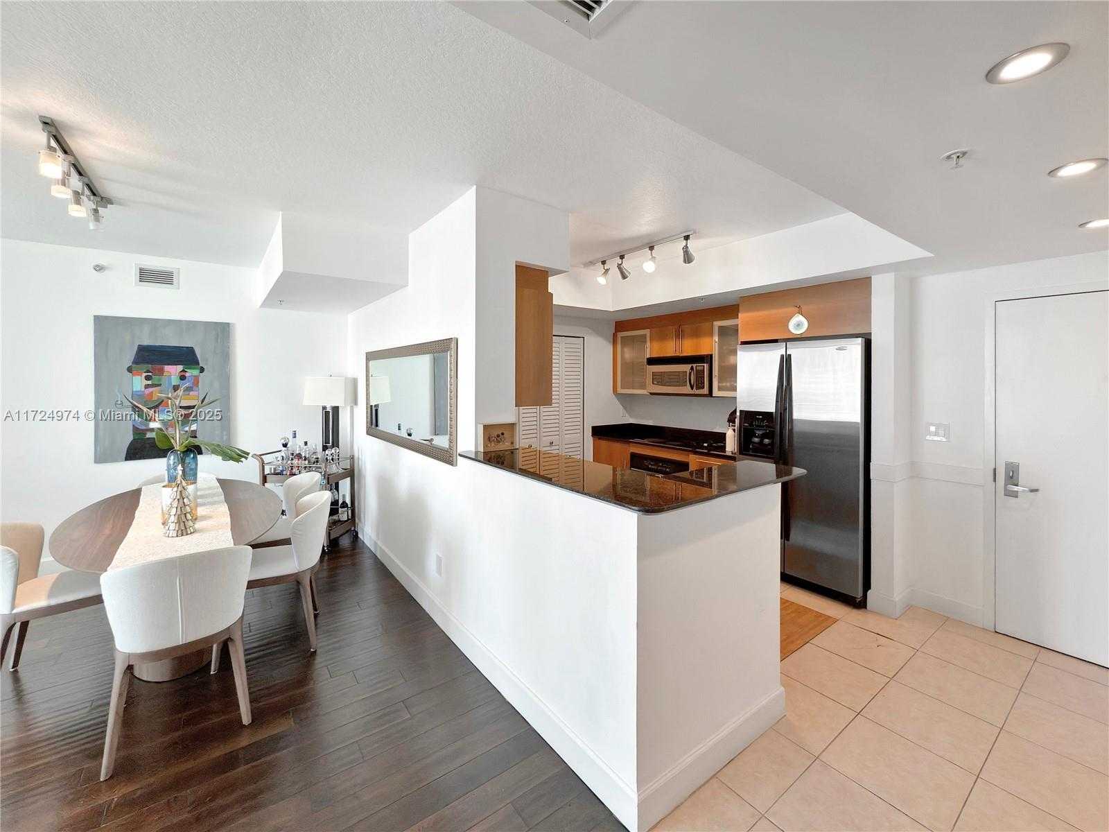 Small Image of 335 SOUTH BISCAYNE BLVD #2905, Miami Number 8