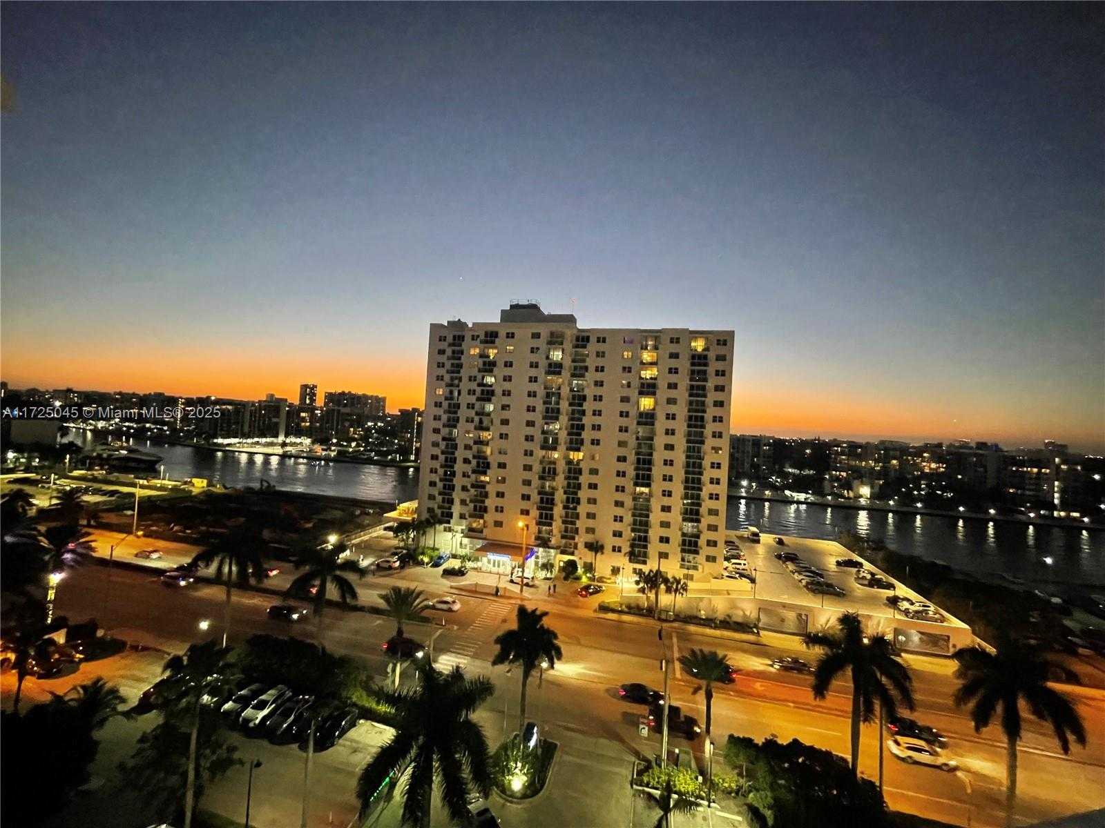 Small Image of 3001 SOUTH OCEAN DR #1039, Hollywood Number 2