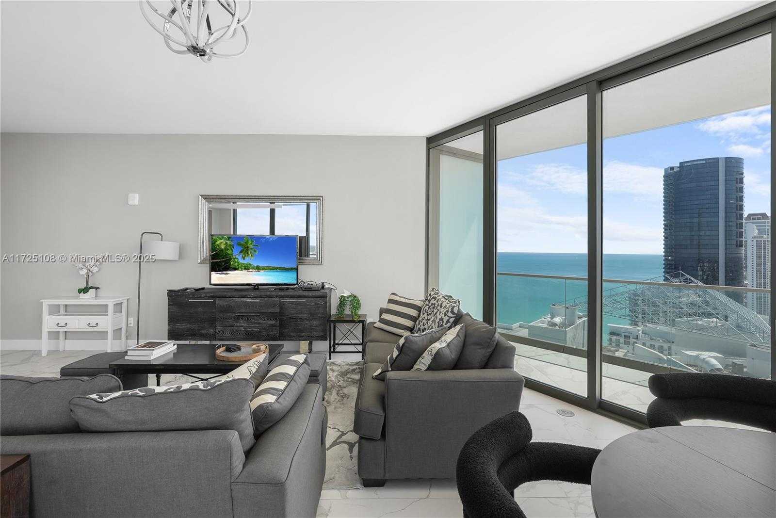 Small Image of 18975 Collins Ave, Sunny Isles Beach, FL 33160, USA Number 10