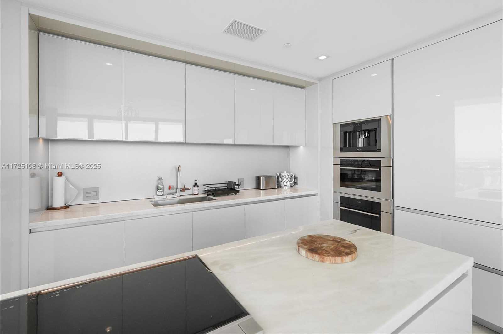 Small Image of 18975 Collins Ave, Sunny Isles Beach, FL 33160, USA Number 15