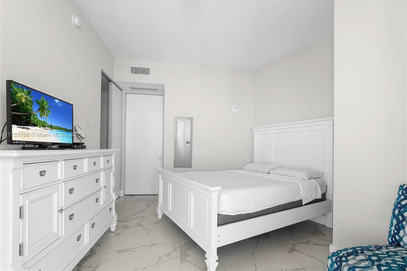 Small Image of 18975 Collins Ave, Sunny Isles Beach, FL 33160, USA Number 18