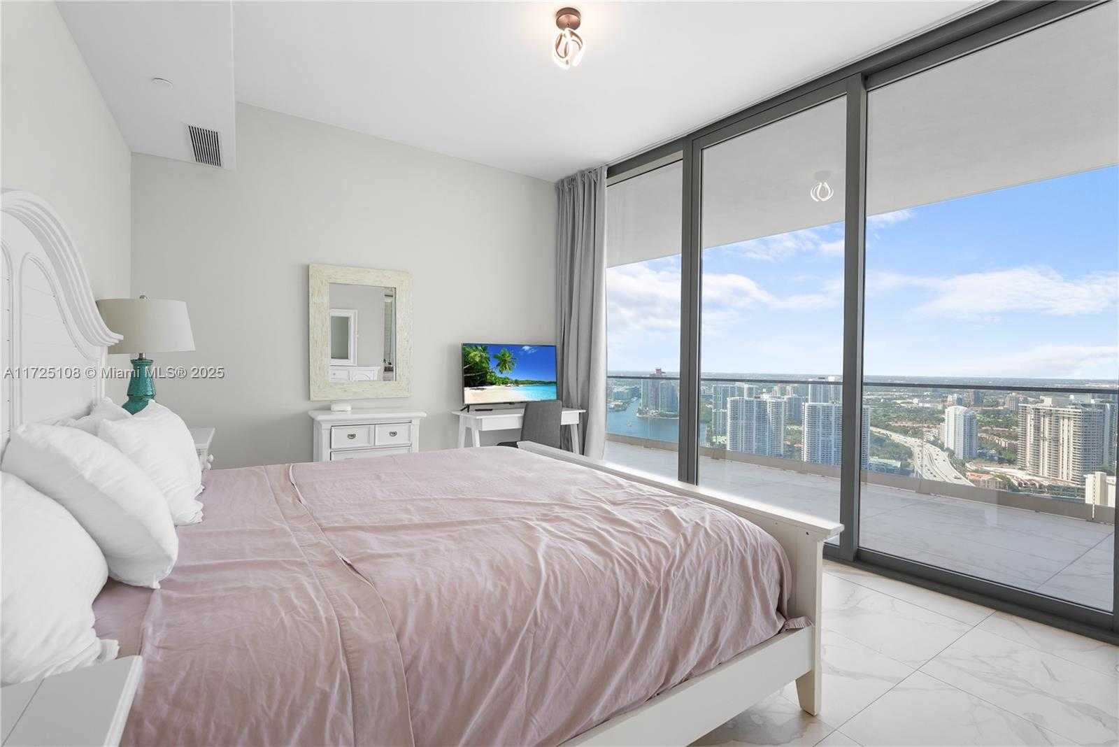 Small Image of 18975 Collins Ave, Sunny Isles Beach, FL 33160, USA Number 21