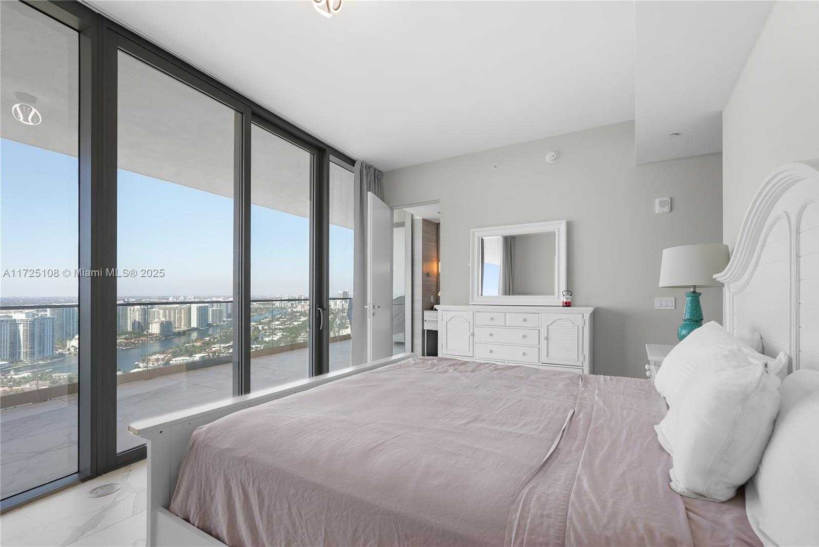 Small Image of 18975 Collins Ave, Sunny Isles Beach, FL 33160, USA Number 22