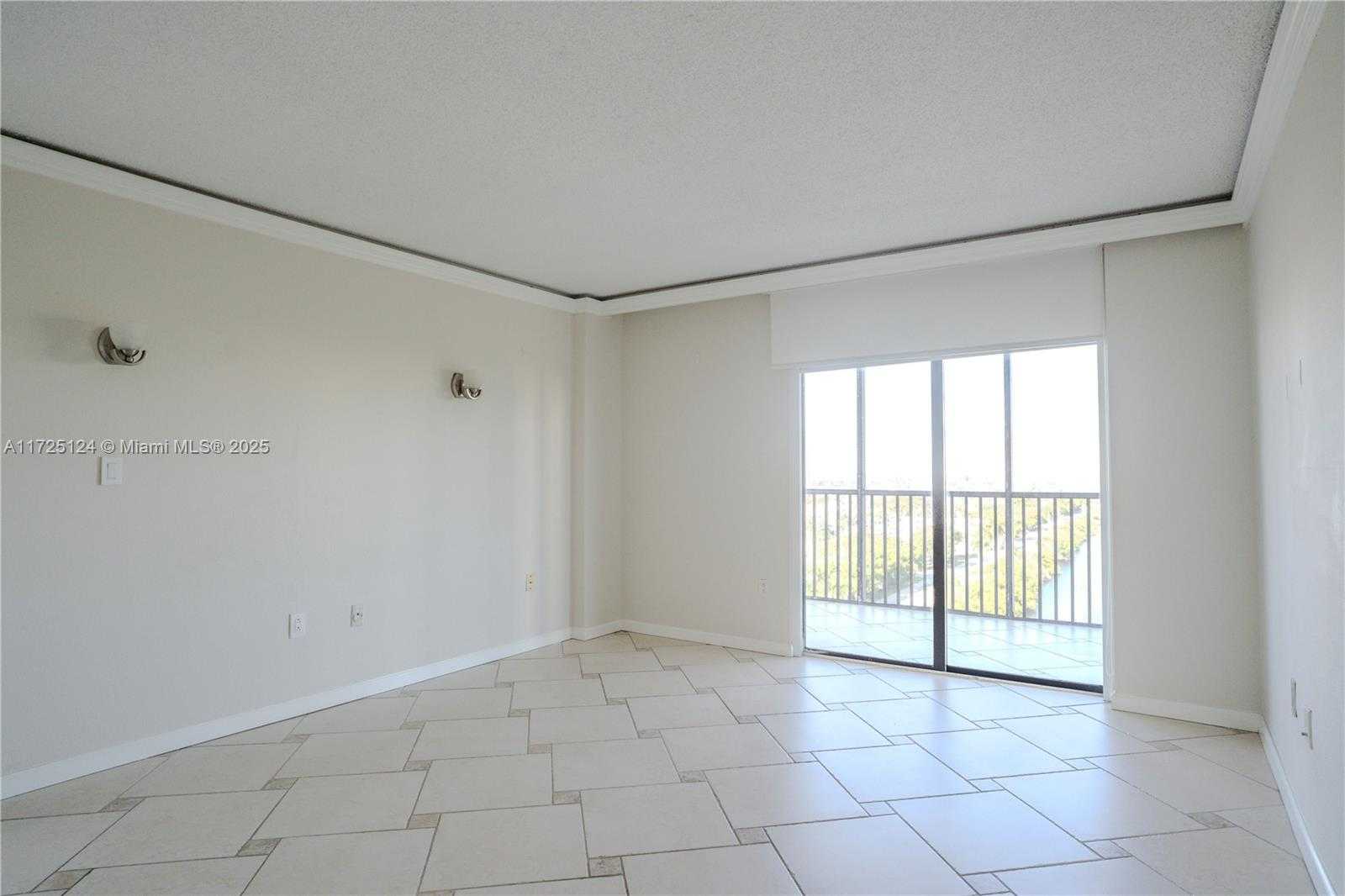 Small Image of 3375 N Country Club Dr, Miami, FL 33180, USA Number 11