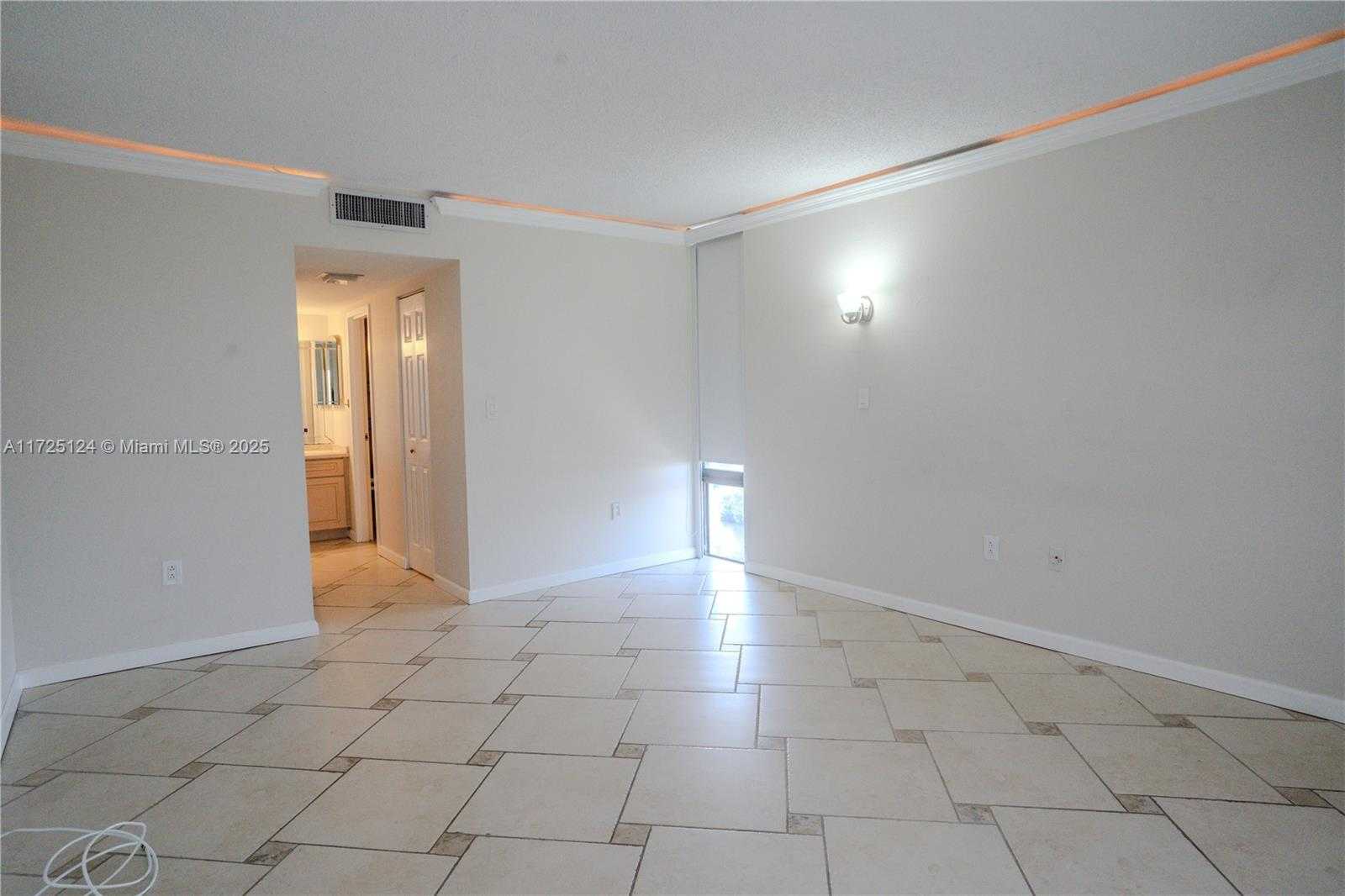 Small Image of 3375 N Country Club Dr, Miami, FL 33180, USA Number 12
