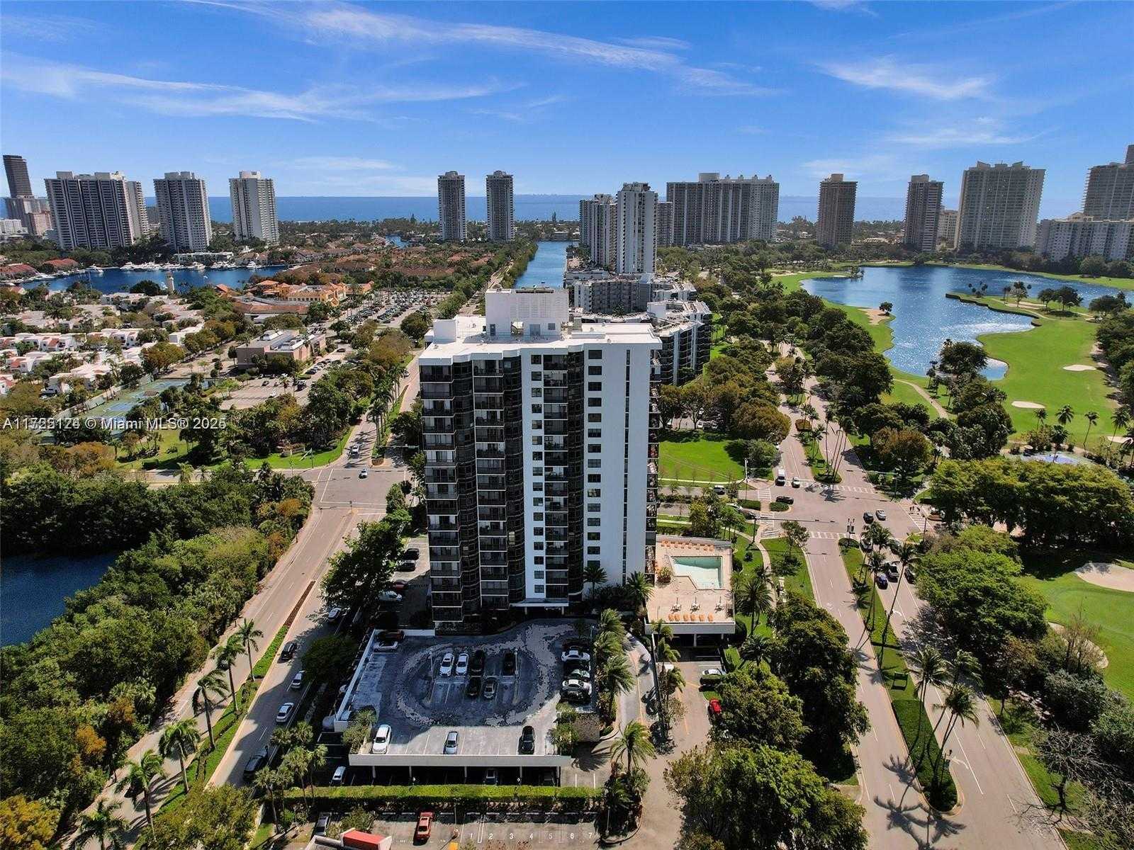 Small Image of 3375 N Country Club Dr, Miami, FL 33180, USA Number 24