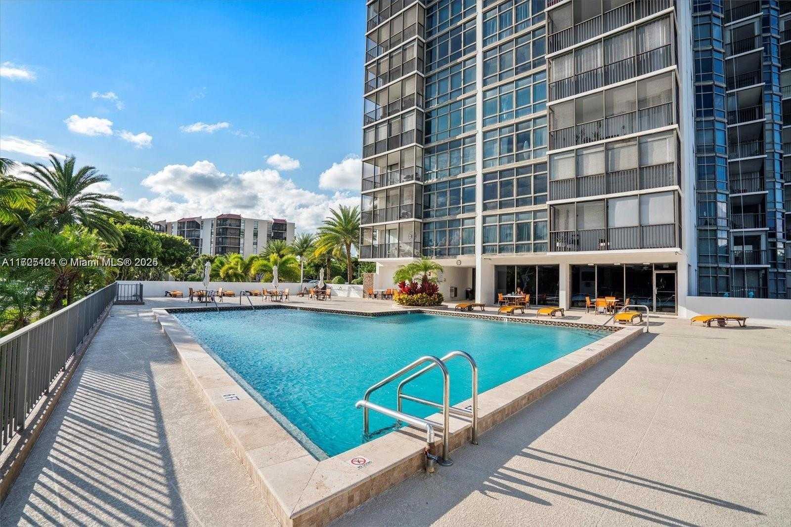 Small Image of 3375 N Country Club Dr, Miami, FL 33180, USA Number 26
