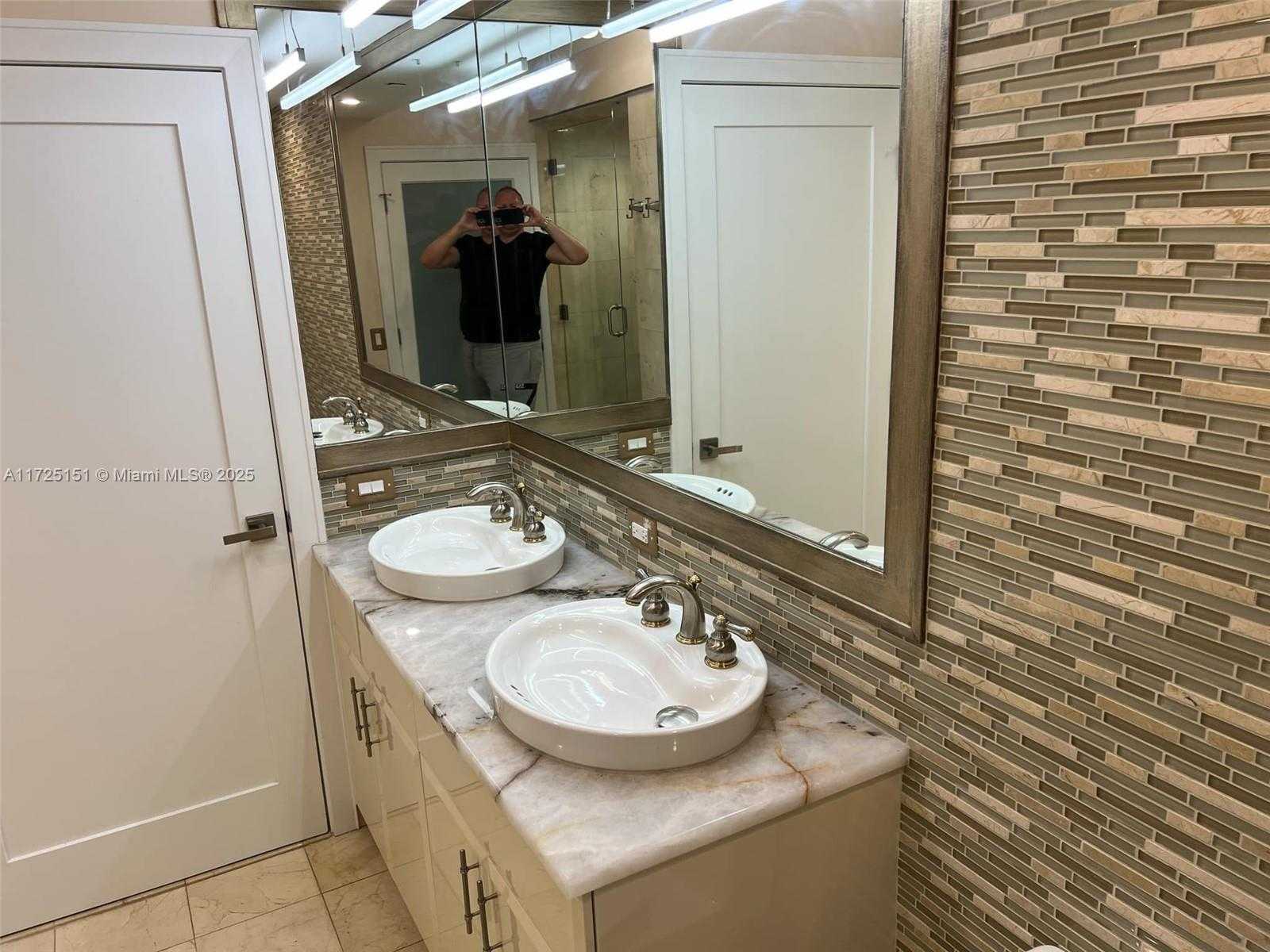Small Image of 6365 COLLINS AVE #906, Miami Beach Number 11