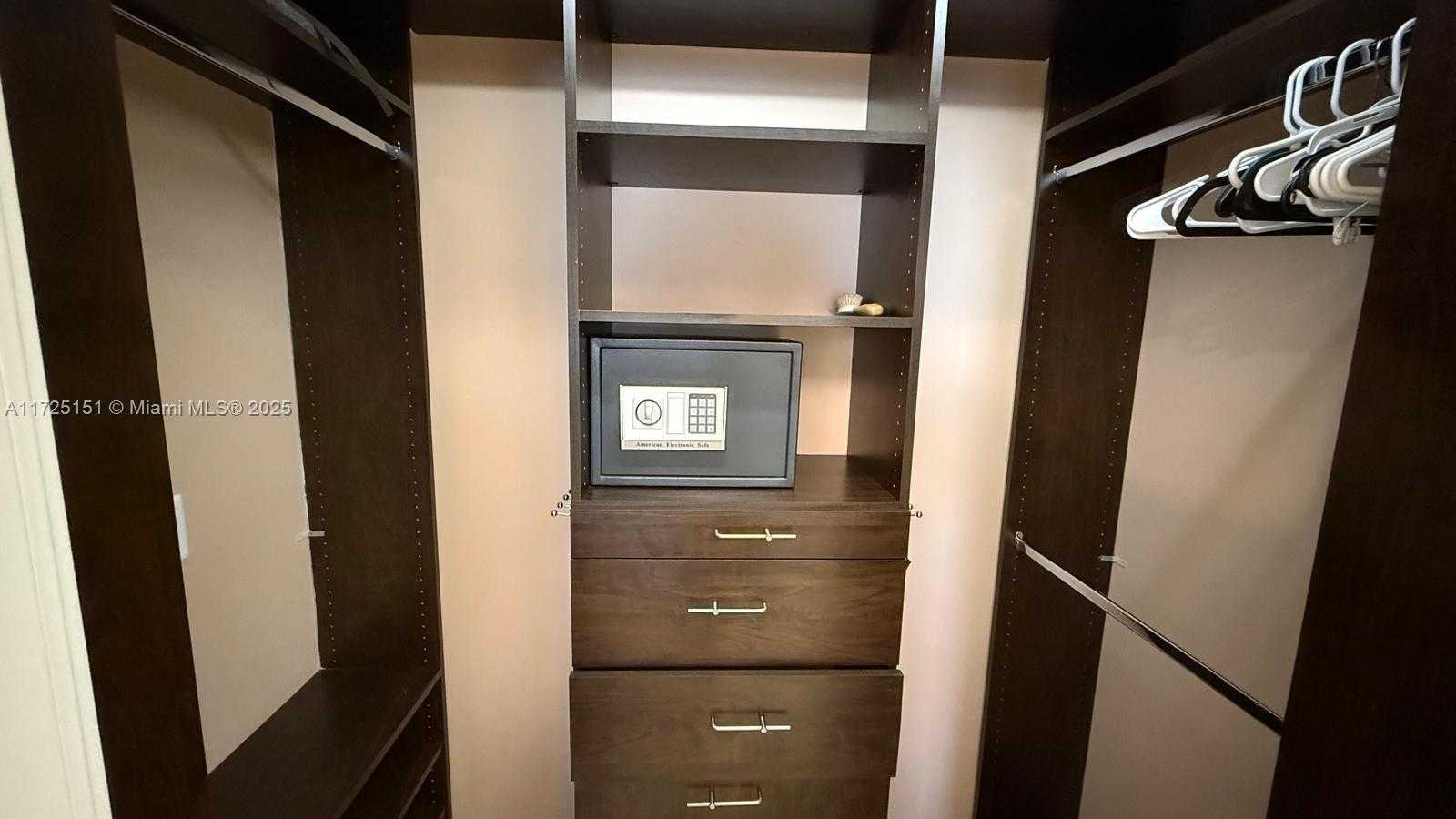 Small Image of 6365 COLLINS AVE #906, Miami Beach Number 12