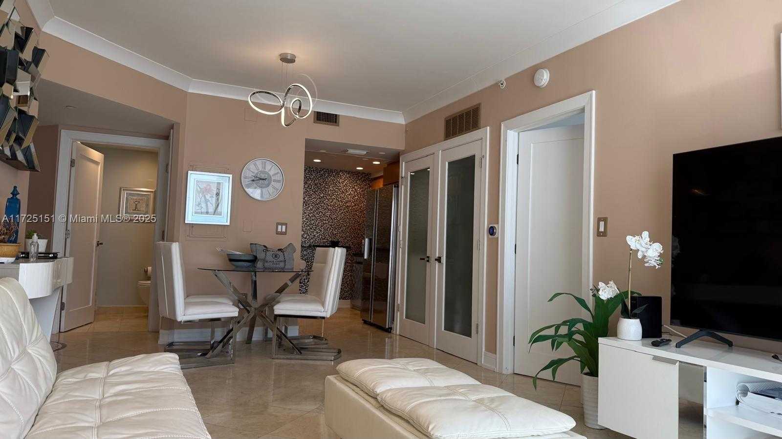 Small Image of 6365 COLLINS AVE #906, Miami Beach Number 4