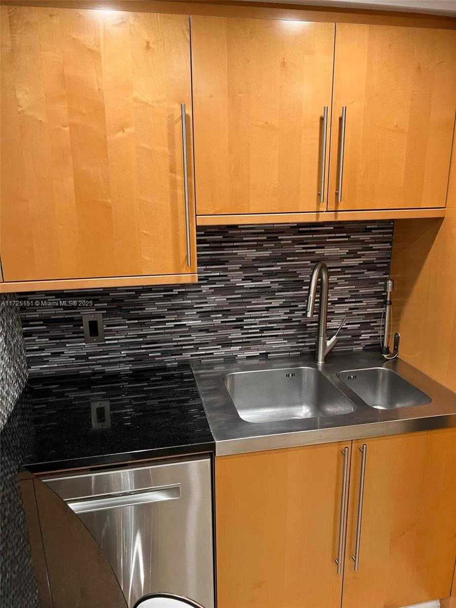 Small Image of 6365 COLLINS AVE #906, Miami Beach Number 7