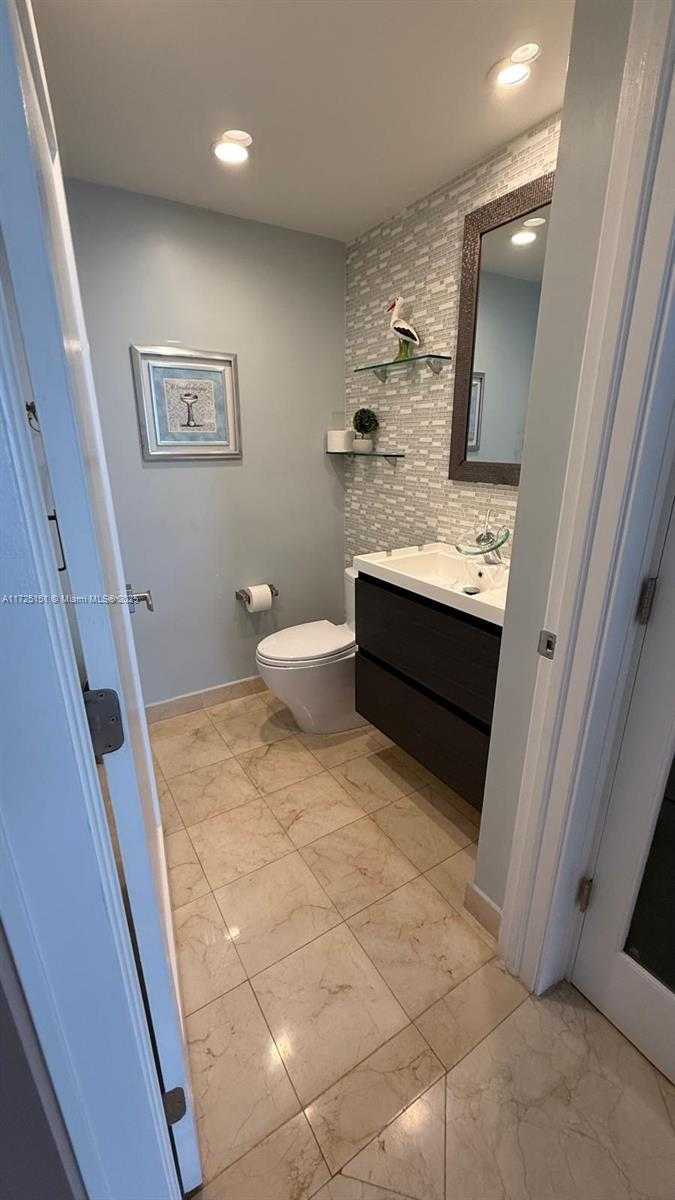 Small Image of 6365 COLLINS AVE #906, Miami Beach Number 8