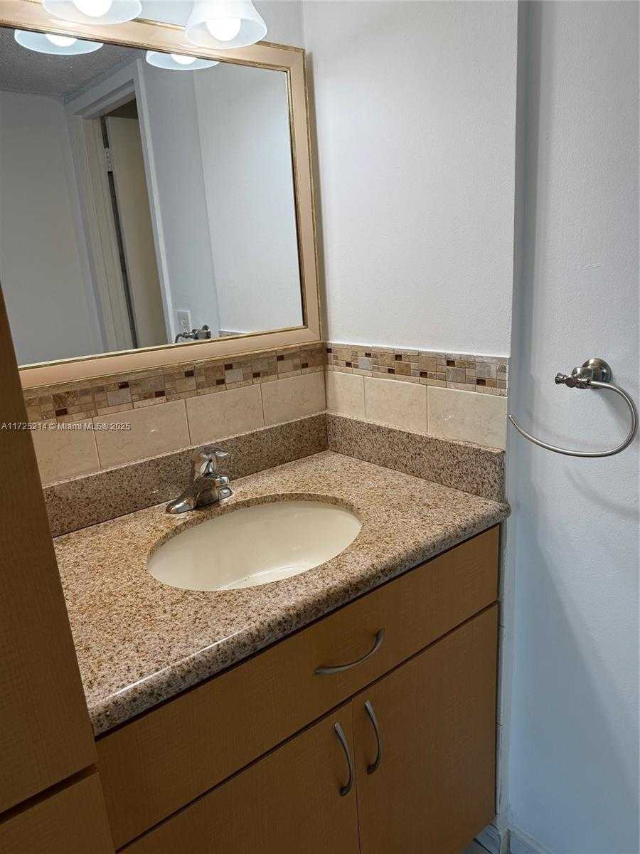 Small Image of 5701 COLLINS AVE #1011, Miami Beach Number 48