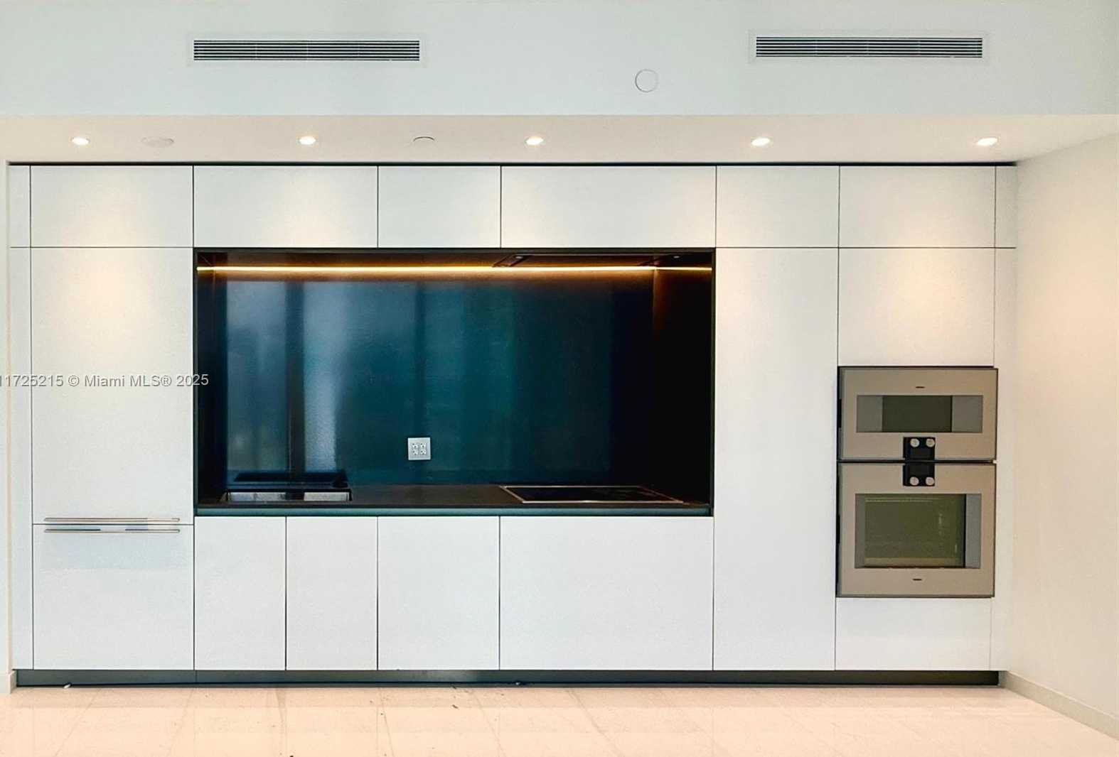 Small Image of 300 BISCAYNE BOULEVARD WAY #3608W, Miami Number 14