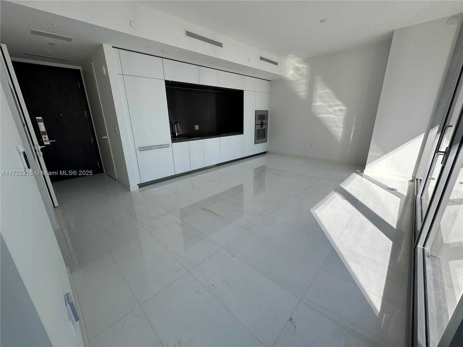 Small Image of 300 BISCAYNE BOULEVARD WAY #3608W, Miami Number 2