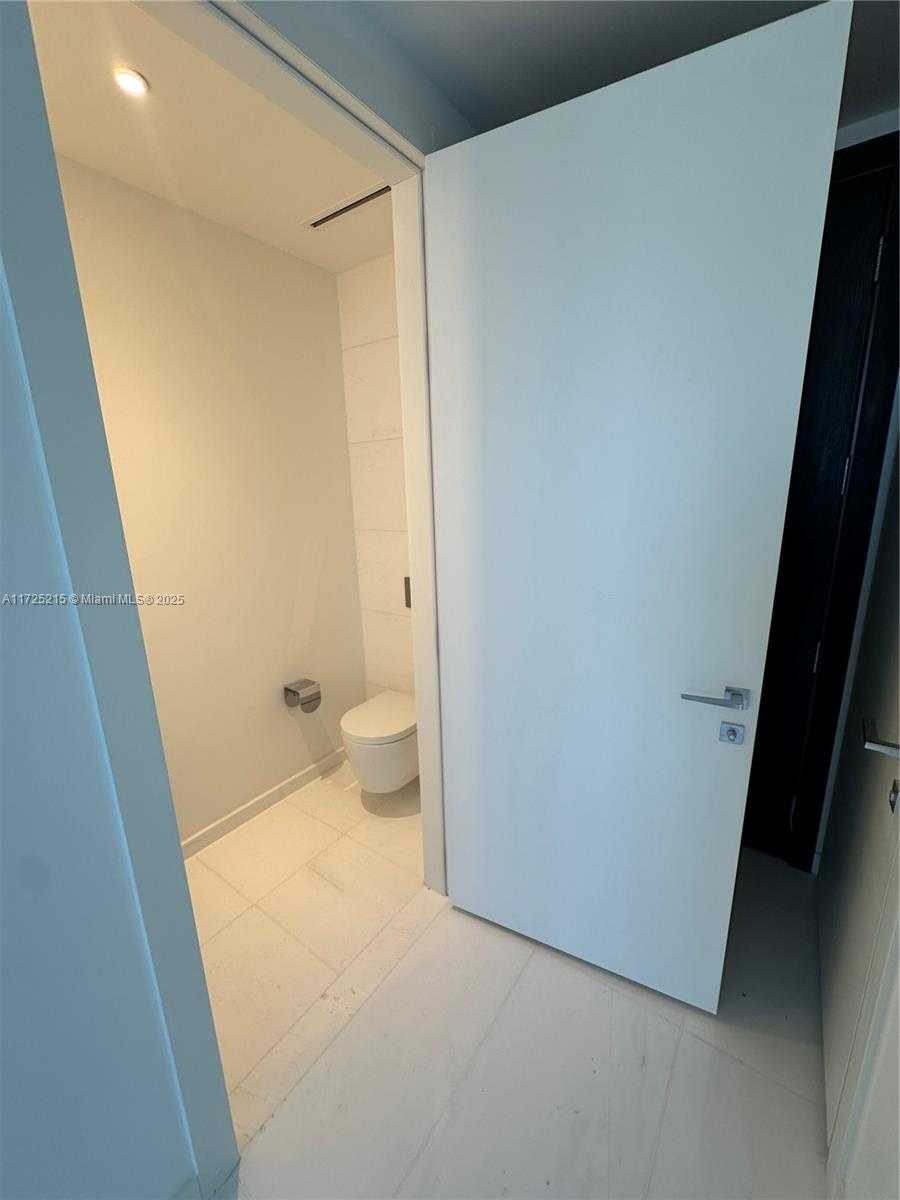 Small Image of 300 BISCAYNE BOULEVARD WAY #3608W, Miami Number 5